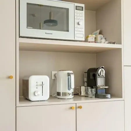 Bastille Nest In Parigi