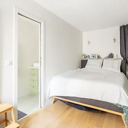 Bastille Nest In Parigi