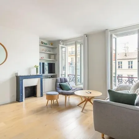 Bastille Nest In Apartment Paris