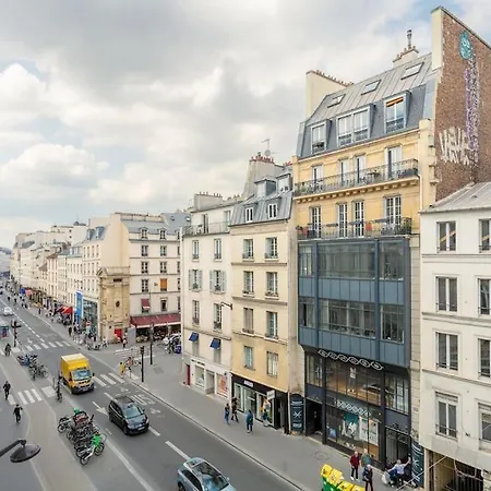 Bastille Nest In Apartment